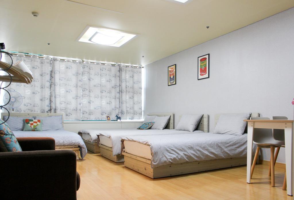Sam Hongdae Hostel *